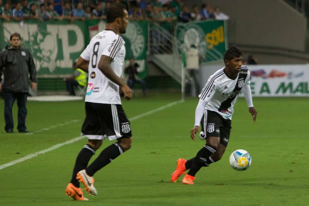 Ponte Preta segura o Palmeiras no primeiro tempo - Leonardo Benassatto