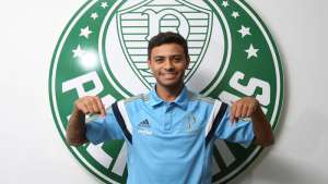 Palmeiras oficializa volta de Cleiton Xavier e assina por 4 anos