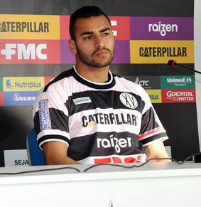 De volta ao Brasil, David Batista encara velho rival