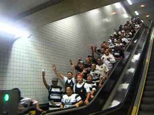 Corintianos espancam são-paulinos no metrô um dia antes do clássico com Palmeiras