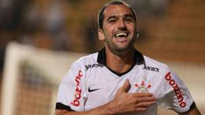 Senhor dos clássicos, Danilo aparece e garante a vitória do Corinthians