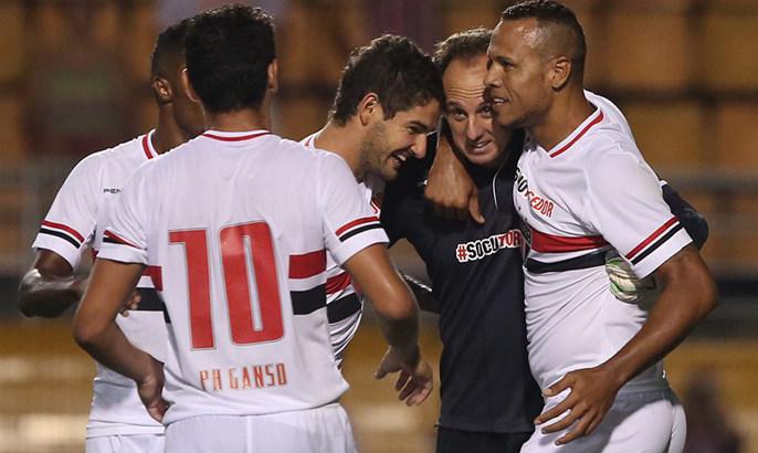 Rogério Ceni marcou de pênalti o seu gol de número 124, um recorde para goleiro no futebol mundial