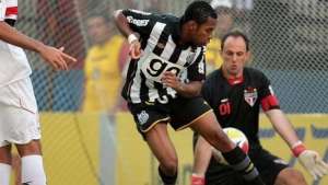Robinho esperar poder confirmar a fama de 'carrasco' do São Paulo