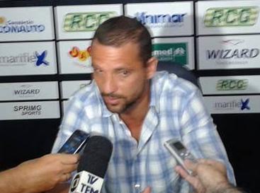 Bruno Quadros chegou e já viajou com a delegação do Marília - Site Marília Gol