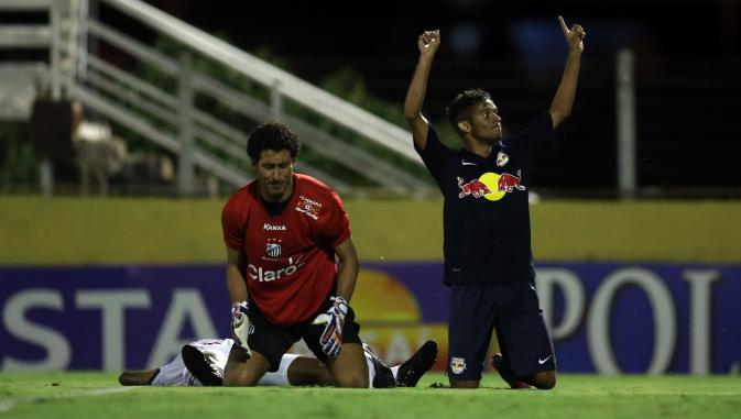 Gustavo Scarpa comemora o gol de empate do Red Bull, que depois virou o placar e se reabilitou
