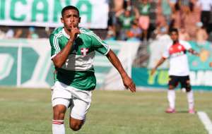 Gabriel Jesus marca dois gols em treino de reservas no Palmeiras