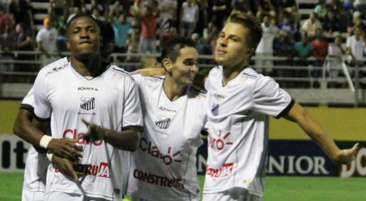 Diego Maurício marcou dois gols pelo Bragantino na derrota para o Red Bull Diego Maurício marcou dois gols pelo Bragantino na derrota para o Red Bull
