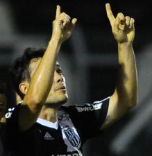 Renato Cajá: gol 1000 da Macaca no Majestoso (Foto: RODRIGO VILLALBA)