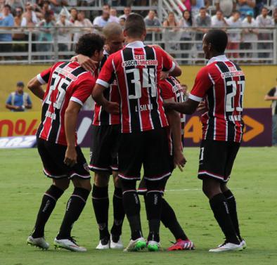 São Paulo comemorou cinco gols em Bragança, num jogo em ritmo de treino. Foto: FAGNER ALVES - Foto: FAGNER ALVES
