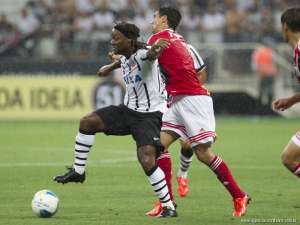 Paulistão: Feliz com estreia no Corinthians, Vagner Love fica rouco de alegria