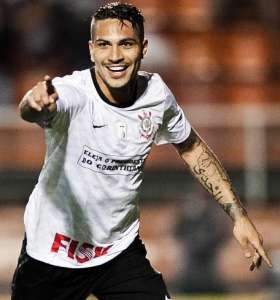 Presidente do Corinthians quer urgência na renovação de Guerrero