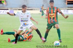 SUL-MATO-GROSSENSE: Naviraiense bate Ubiratan e se isola na ponta