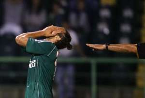 Livre para assinar pré-contrato, Valdivia só fica no Palmeiras se reduzir salário