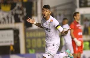 Gabriel volta aos treinos no Santos e pode ser solução para escassez de gols