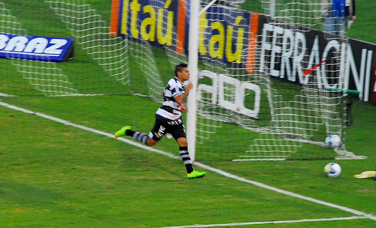 Paulinho abriu o marcador para o Nhô Quim