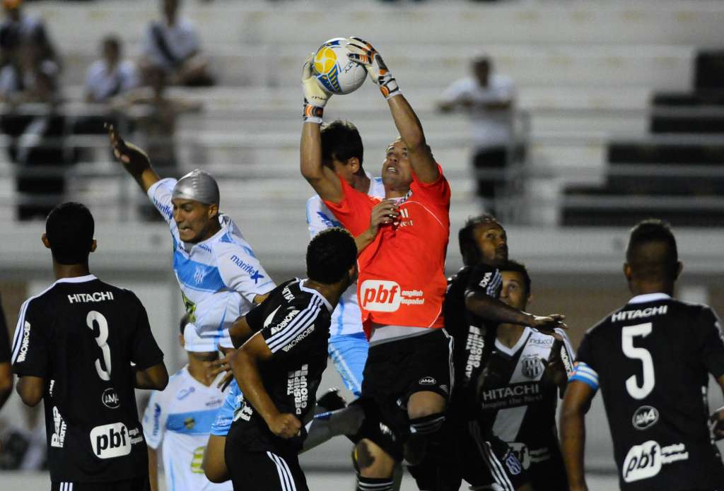 Marcelo Lomba corta cruzamento contra Marília: Camisa 1 será uma grande baixa na Ponte Preta - Uéber Fernandes/AFI