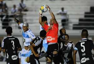 Marcelo Lomba, da Ponte Preta, tem fratura detectada e deve ficar fora até o fim do Paulistão