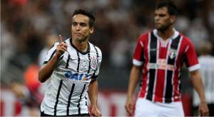 Presidente do Corinthians descarta negociar Jadson antes do fim da Libertadores