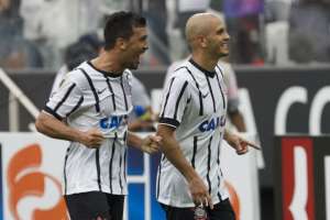 Libertadores: Fábio Santos precisa ser operado e desfalca Corinthians por 6 semanas