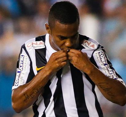 Robinho em tarde de gala: fez dois gols e deu passe para outro na vitória sobre a Portuguesa, por 3 a 1.