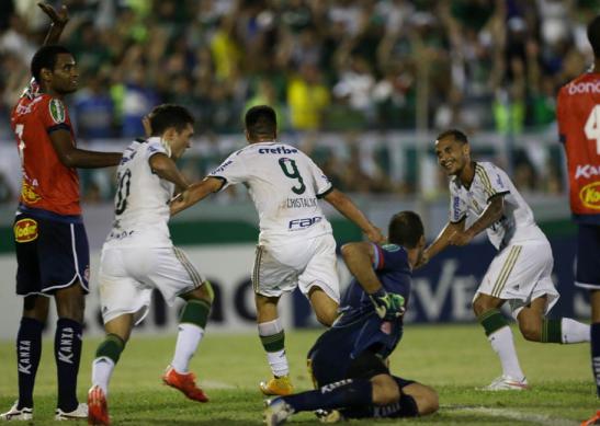 Cristaldo, camisa nove do Palmeiras, marcou dois gols em Penápolis 