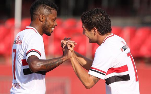 Michel Bastos e Alexandre: dois gols cada pelo São Paulo contra o Osasco Audax - Foto: Carlos Chiri - spfc.net