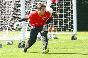Reserva de Ceni, Denis passará por cirurgia no ombro e deve parar por 6 meses
