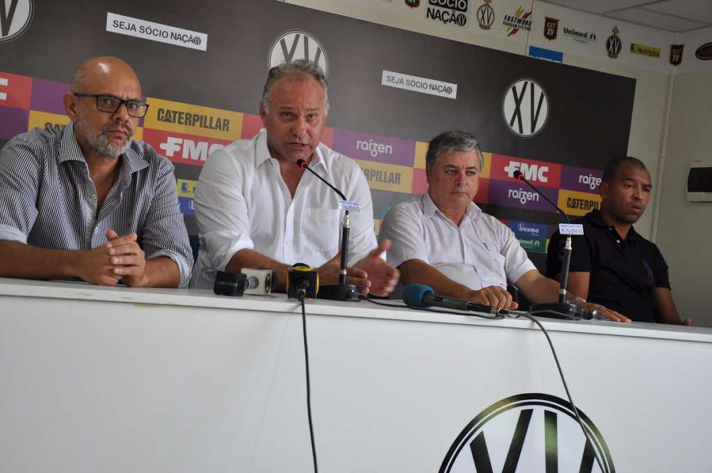 Toninho Cecílio foi apresentado nesta segunda-feira
