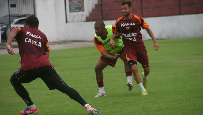 CRB treina antes do embarque para Aracaju 