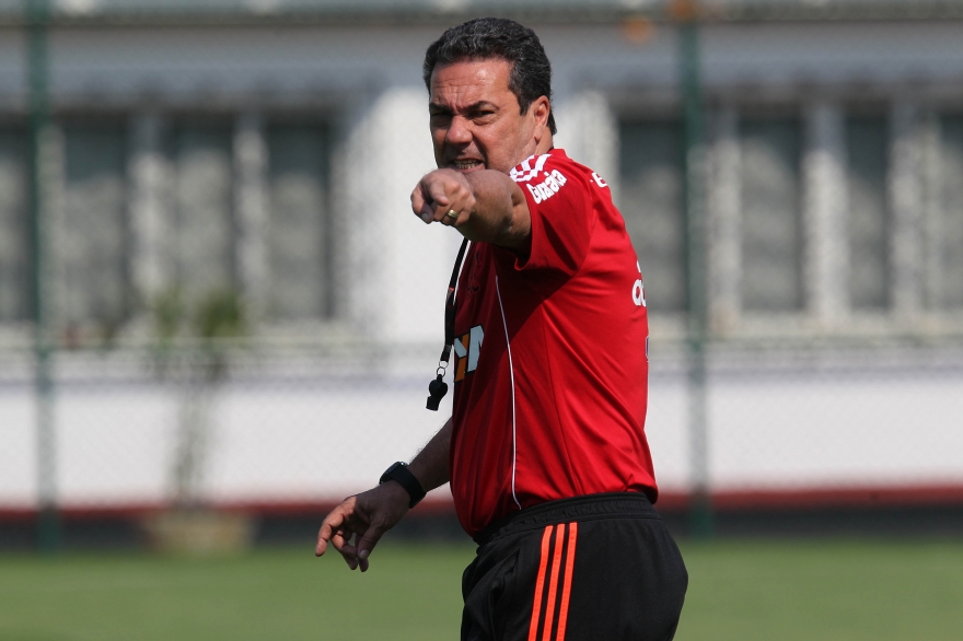 Luxemburgo promete colocar Flamengo no ataque