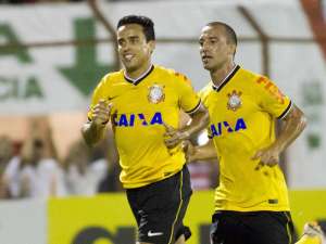 Corintiano Jadson pode desistir de ir para a China, mas é pressionado