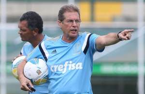 Oswaldo se diz surpreso e nega chance de trocar o Palmeiras pelo Japão