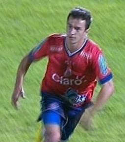 Ronaldo Mendes entrou no segundo tempo e marcou, da falta, o gol da vitória do Penapolense sobre o Marília, por 2 a 1