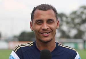 Alan Patrick sente lesão e não participa do treinamento