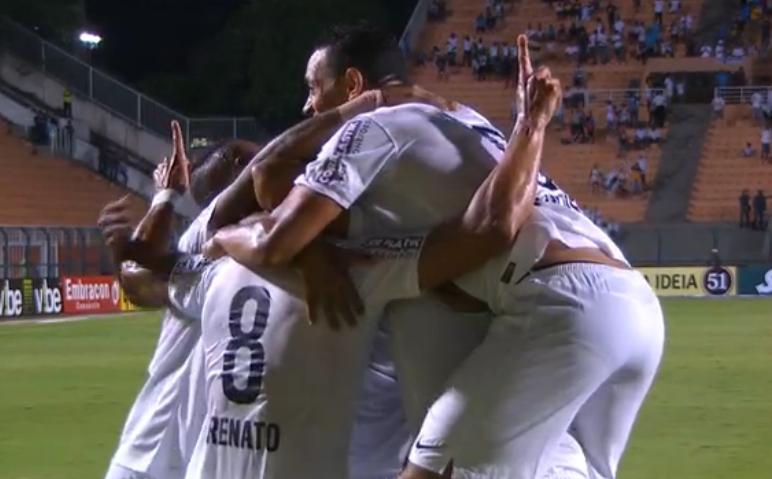 Jogadores comemoram um dos quatro gols marcados pelo Santos contra o Linense