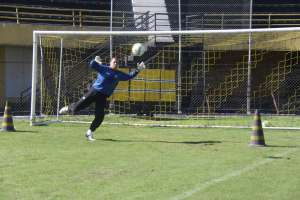 Goleiro do São Bernardo, Daniel tira a culpa de derrotas dos inexperientes