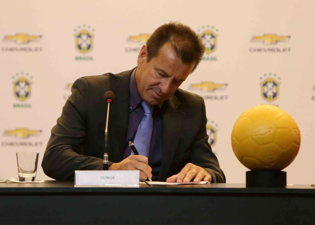 Dunga assinou contrato com a Chevrolet