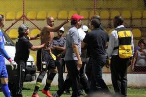Após briga com torcida, Alex Silva, ex-São Paulo, é afastado no São Bernardo