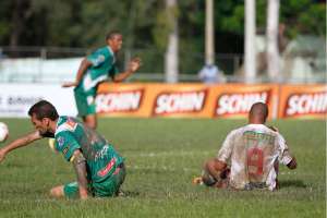Viáfara, do Vitória da Conquista, detona gramado que receberá Palmeiras na Copa do Brasil