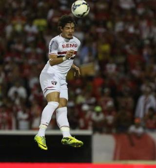 Como pertence ao Timão, Alexandre Pato não vai poder defender o São Paulo no clássico