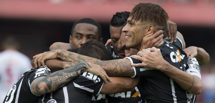 Jogadores do Corinthians continuam unidos e atuando dentro de um esquema tático quase perfeito. Foto: Daniel Augusto Jr - Agência Corinthians - Foto: Daniel Augusto Jr - AG Corinthians