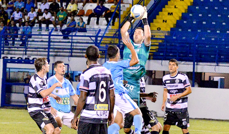 Roberto é o grande destaque do XV no Paulistão