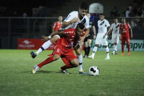 Remo aposta em contra-ataque e vence Princesa de Solimões de virada  - Antônio Lima