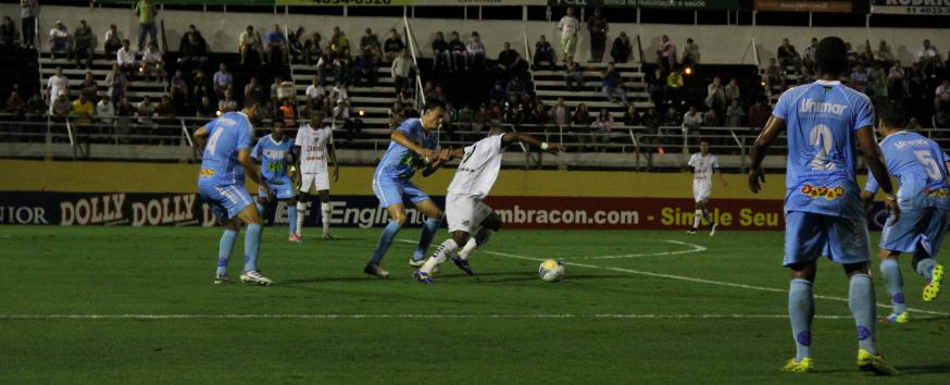 Diego Maurício lutou muito contra os zagueiros do Marília e foi premiado com o gol da vitória do Bragantino. Foto: Fagner Alves - Foto: Fagner Alves