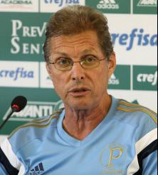 Em dia de ovada e polêmica com Valdívia, Palmeiras treina bola parada para o clássico com o Santos