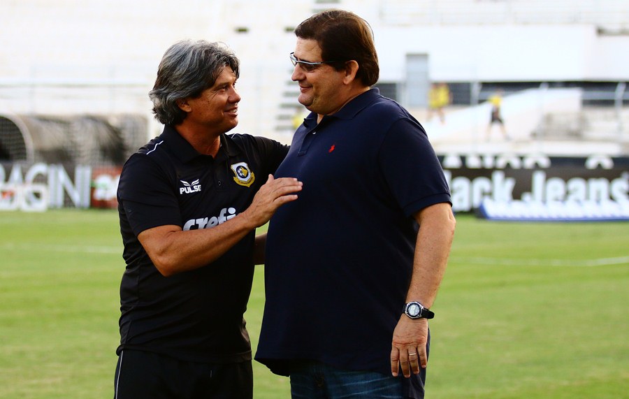 Guto Ferreira (à dir.) traçou meta na Ponte Preta - Uéber Fernandes/AFI