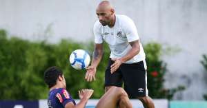 Pelé se mostra surpreso com presença de Edinho na comissão técnica do Santos