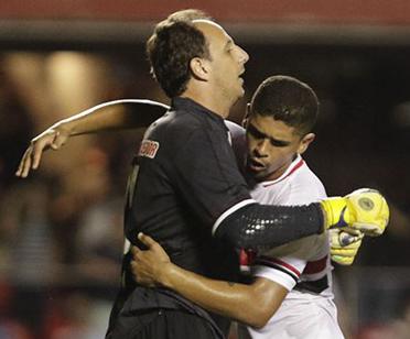 Rogério Ceni marcou seu 125º gol na carreira, cobrando pênalti, diante do São Bento. Foto: Rubens Chiri - saopaofc.net - Foto: Rubens Chiri - saopaofc.net