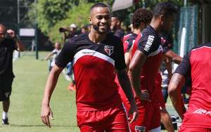 Paulistão: Sob forte chuva, Wesley faz primeiro jogo-treino no São Paulo