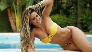 Atriz global e noiva de Radamés, Viviane Araújo vai à passarela para apresentar uniforme do Paysandu